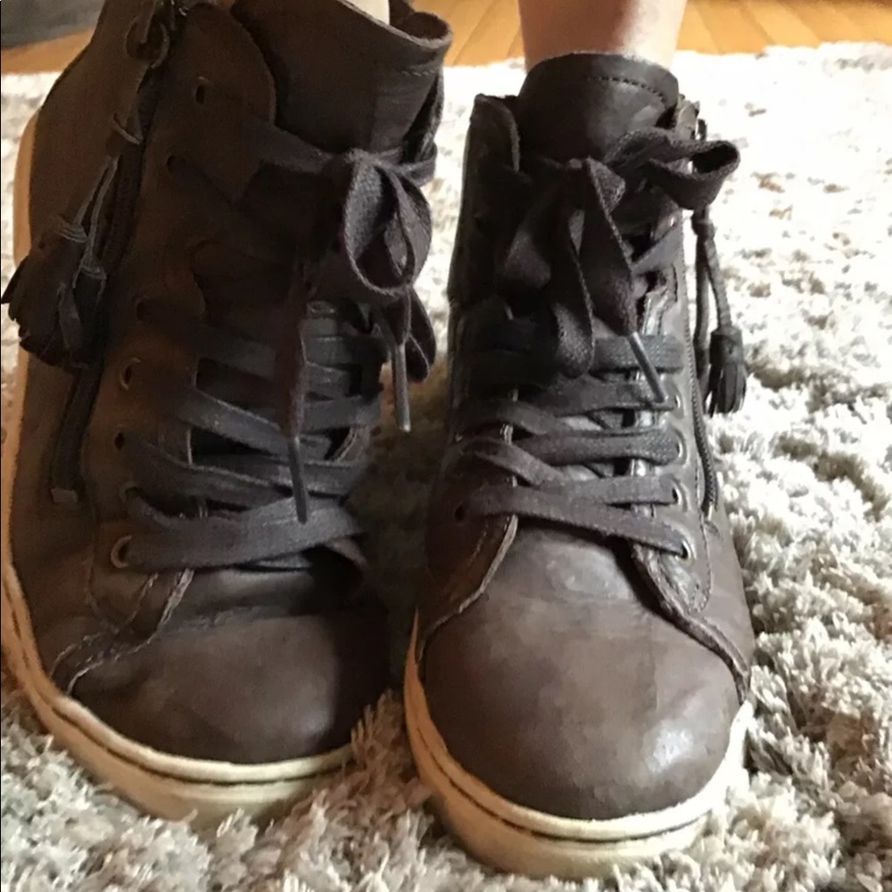 Ugg Blaney Leather High Top Sneakers